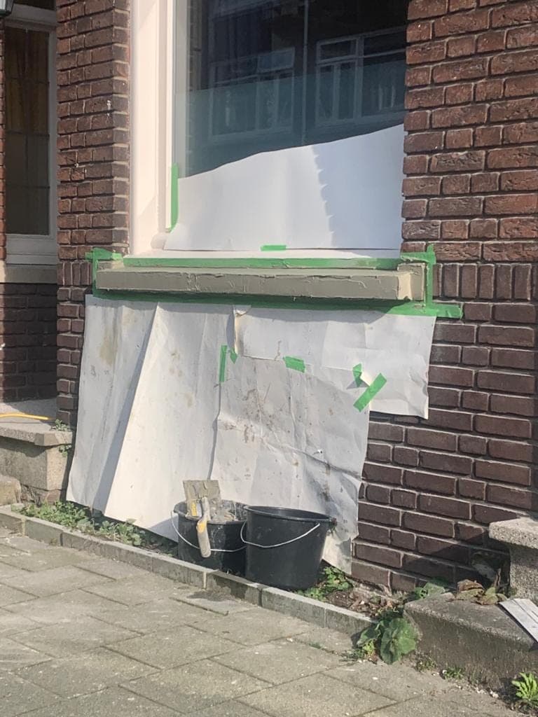 Betonrestauratie aan een gebouw in Rotterdam