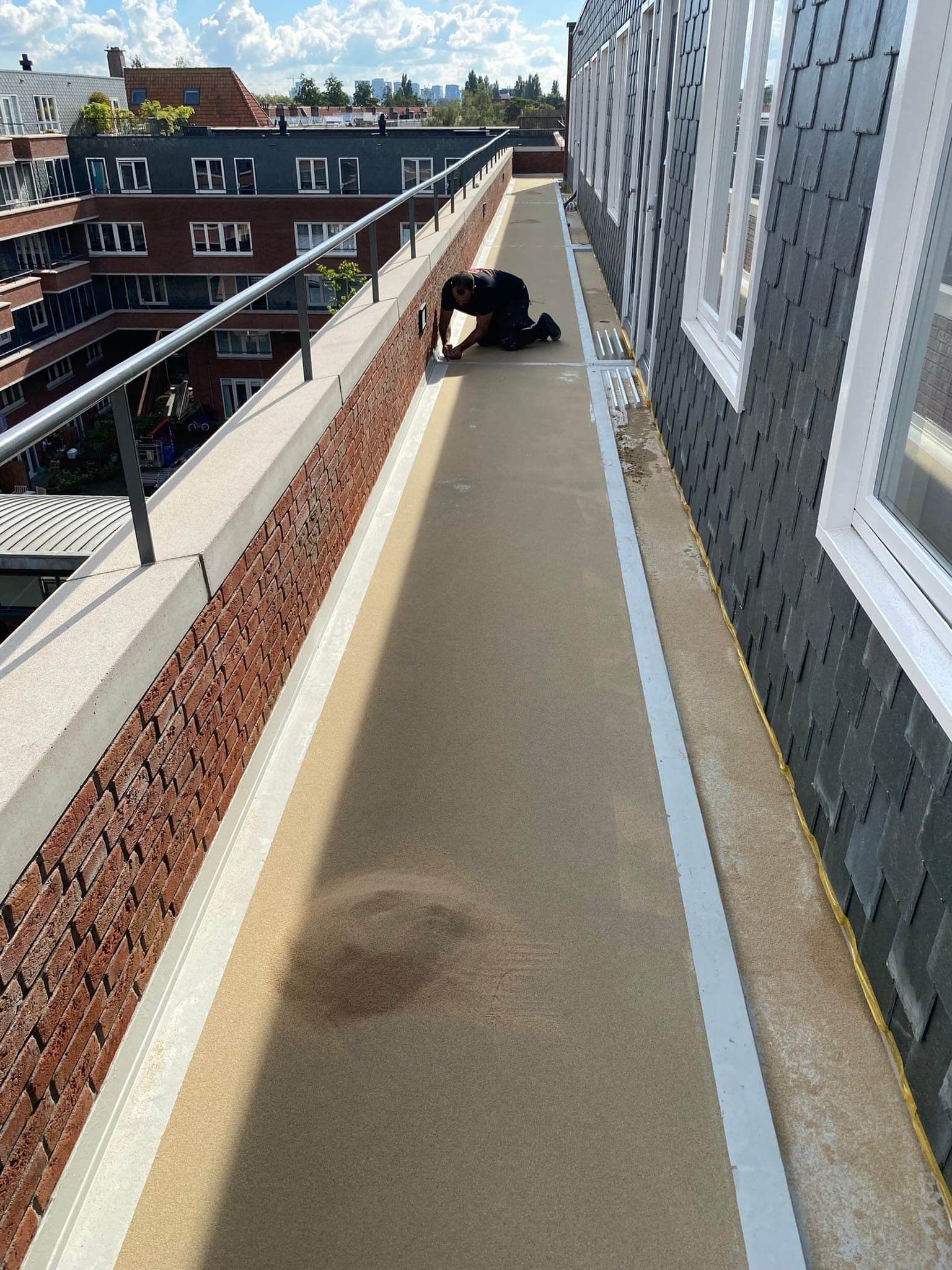 Galerijrenovatie aan een flat in Amsterdam