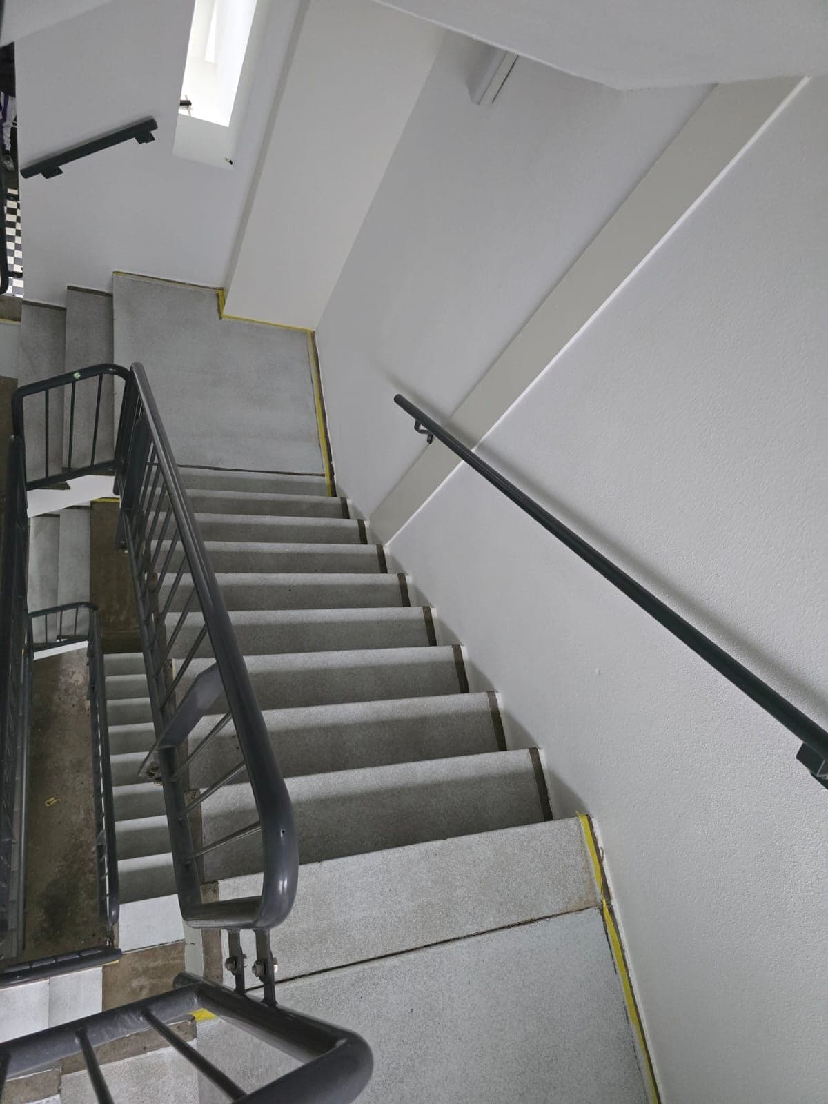 Antislipcoating in het trappenhuis van een flatgebouw