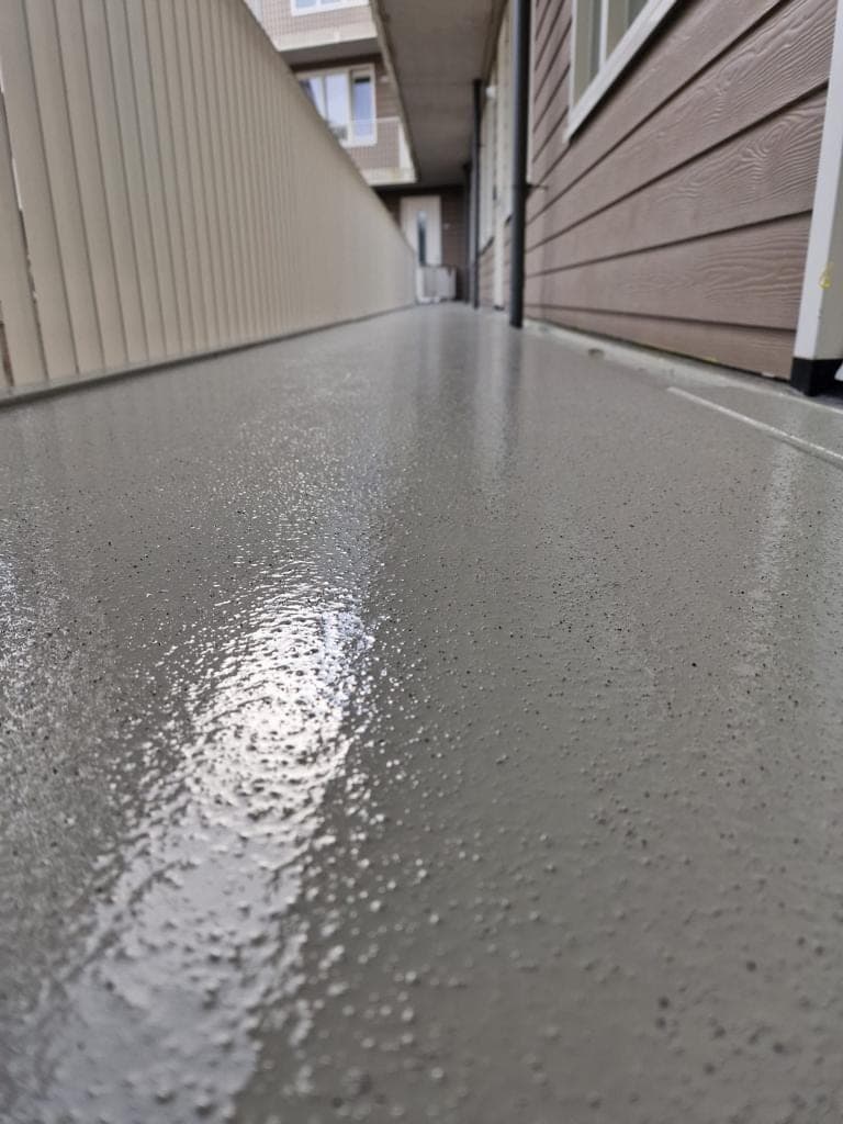 Galerijvloer met een verse coating in Voorhout